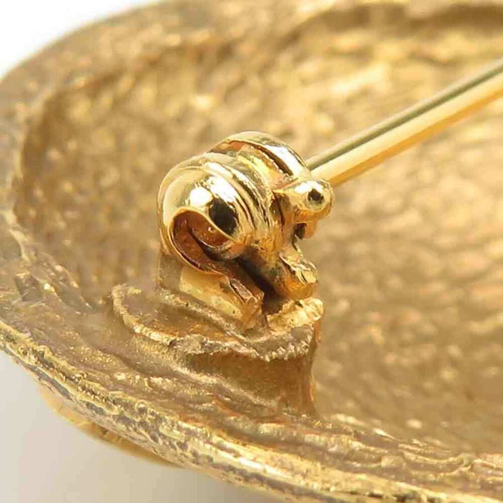 CHANEL Vintage Gold Brooch - Picture 10 of 12